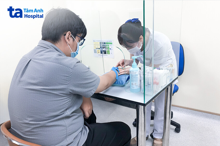 thực hiện xét nghiệm khi đến khám giảm cân