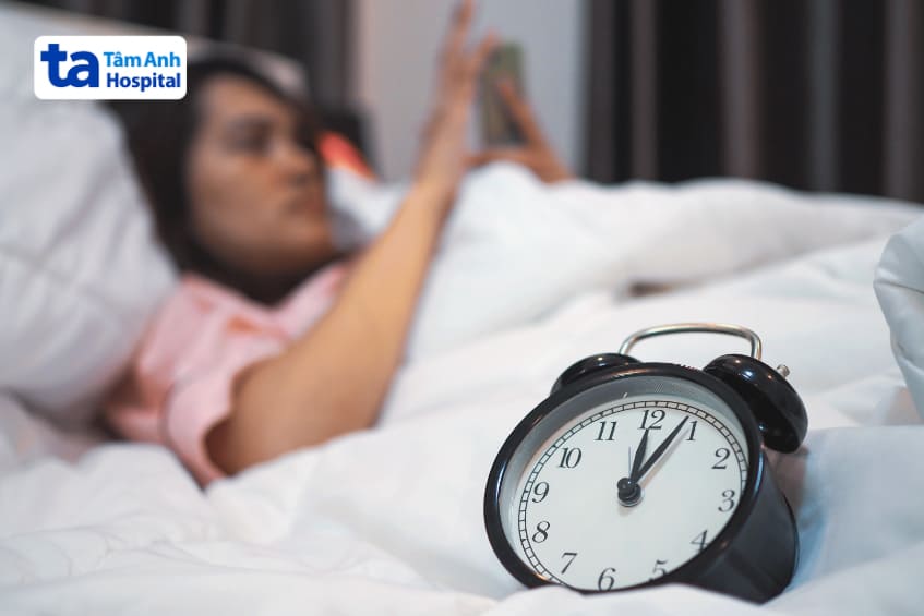 thức khuya hạn chế khả năng tăng chiều cao