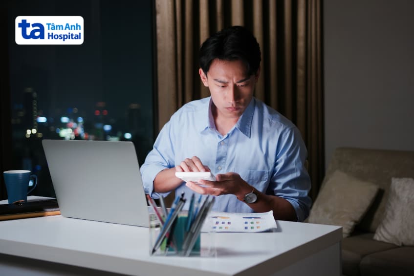 thức khuya ngủ ngày có sao không