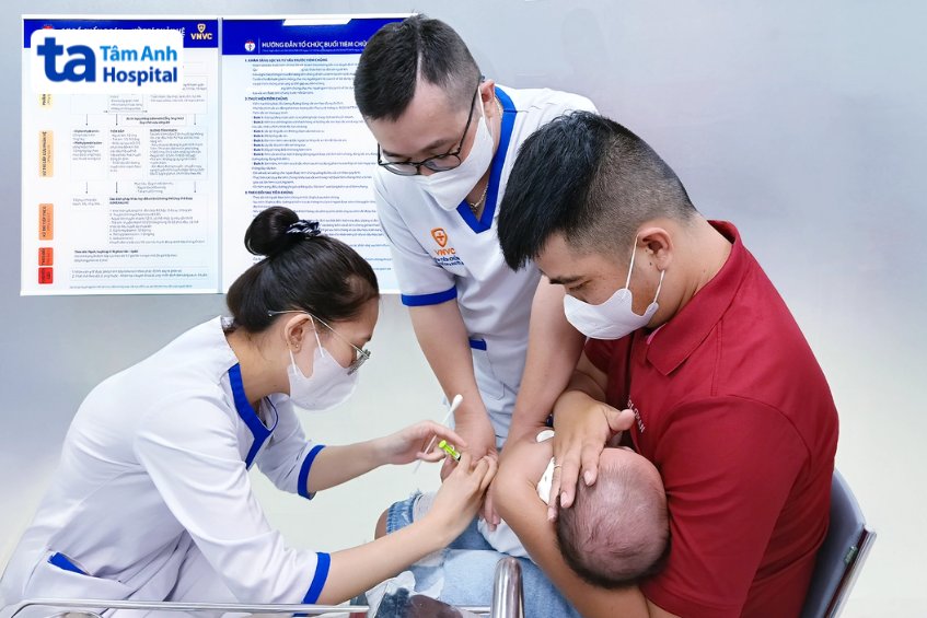 tiêm vắc xin cho trẻ nhỏ