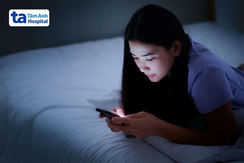 tiếp xúc quá mức với ánh sáng xanh