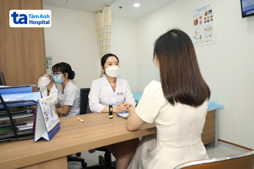 tìm sự tư vấn y khoa từ bác sĩ