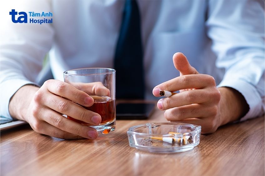 tránh lạm dụng thuốc lá, rượu bia