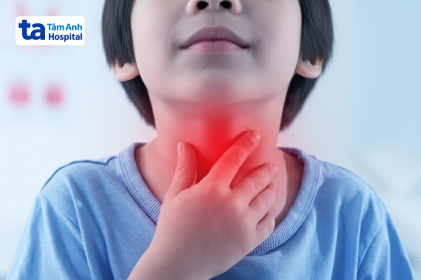 trẻ mắc basedow có bướu giáp lan tỏa, mềm, di động theo nhịp nuốt