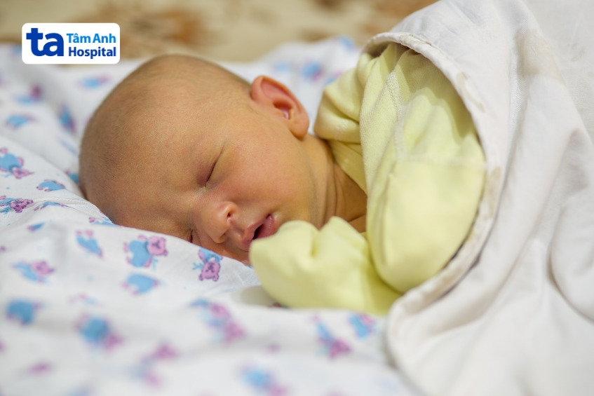 trẻ sơ sinh bị hs gặp tình trạng vàng da