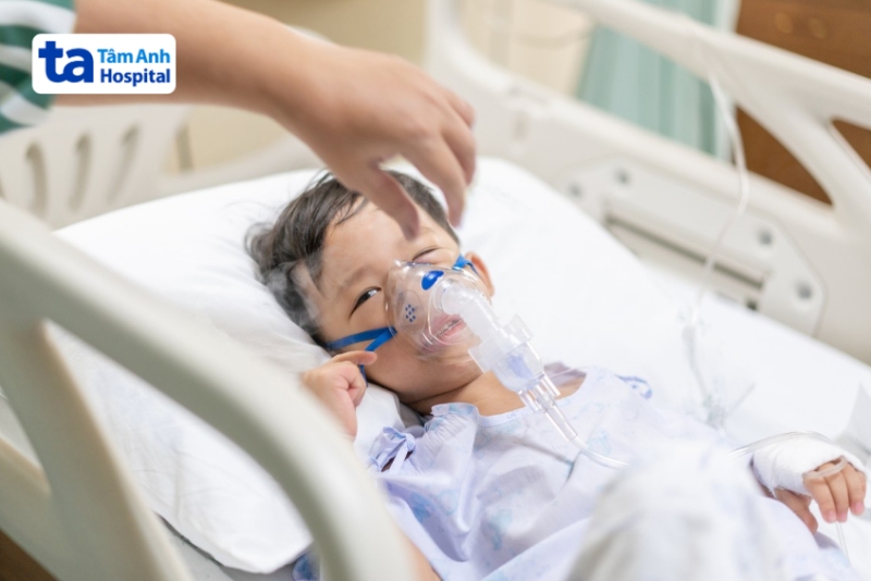 trẻ suy hô hấp nặng nhập viện