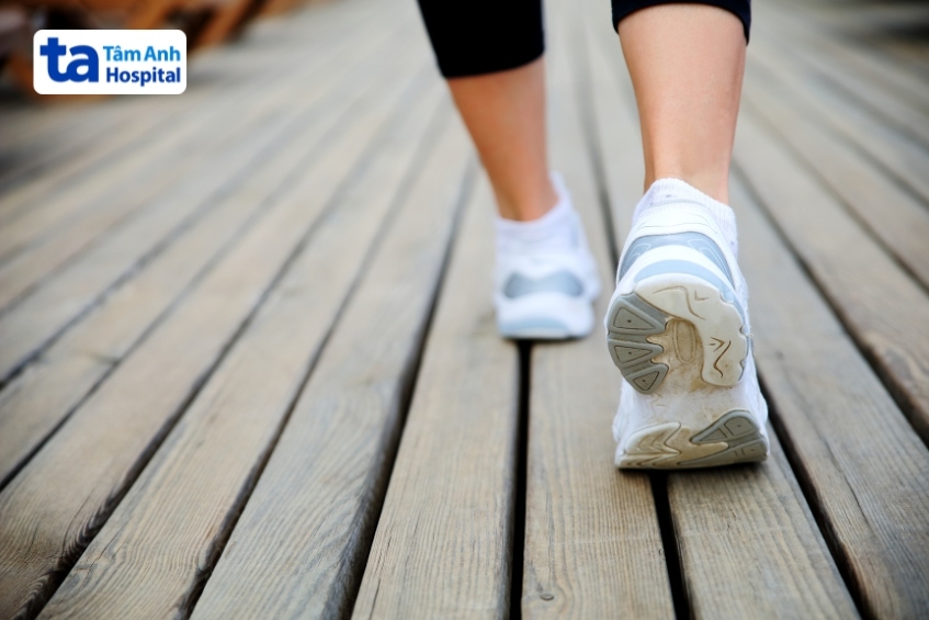 trong quá trình xạ trị áp sát, người bệnh nên duy trì vận động nhẹ