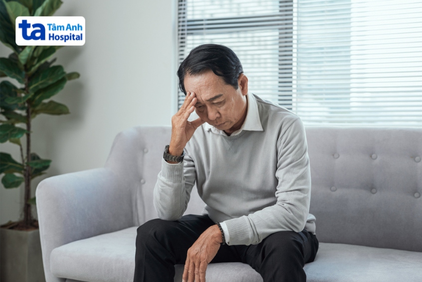 trong và sau quá trình xạ phẫu, người bệnh có thể gặp tình trạng nhức đầu, chóng mặt