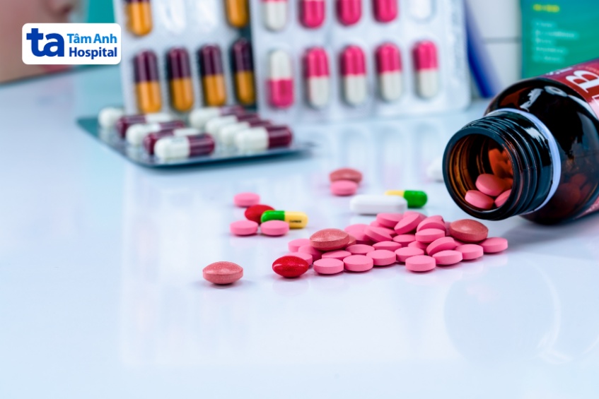 Uống thuốc huyết áp quá liều có thể gây ra nhiều tác dụng phụ nghiêm trọng