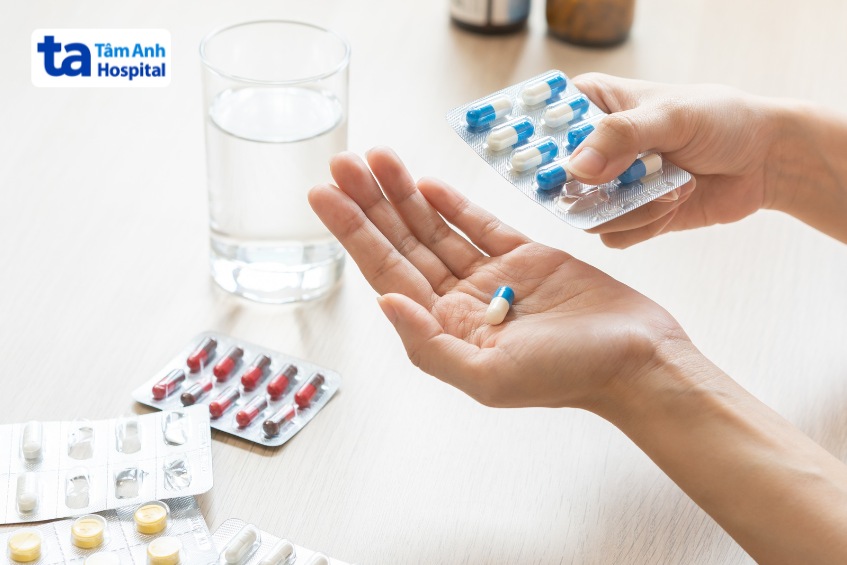 Uống thuốc huyết áp một số rủi ro khi người bệnh không tuân thủ chỉ định từ bác sĩ, tự ý ngưng hoặc đổi thuốc