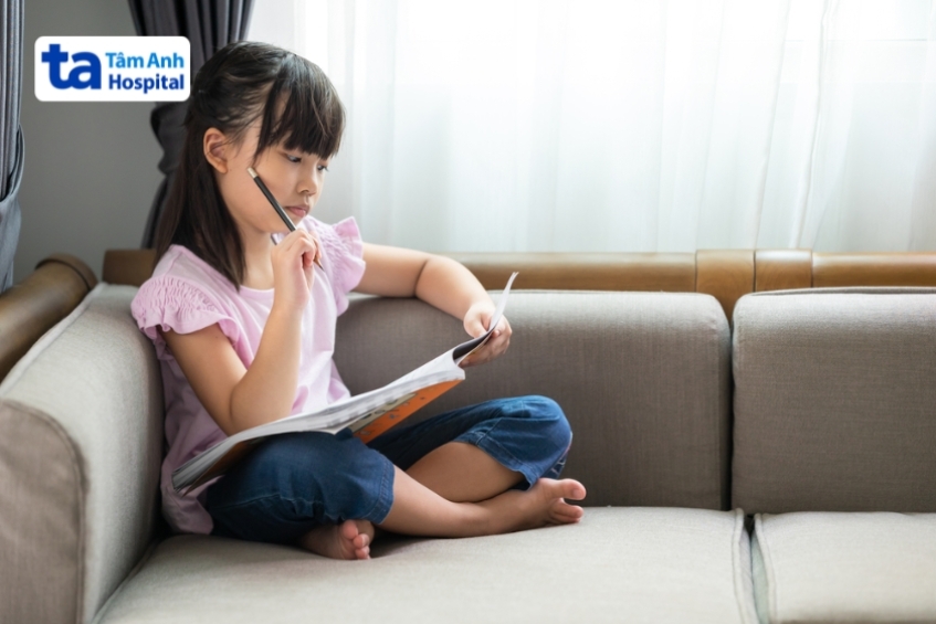 Viễn loạn thị ở trẻ em là gì