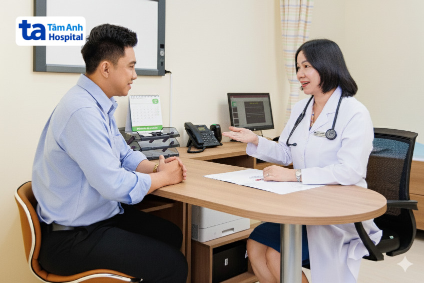 bác sĩ tư vấn cho người bệnh