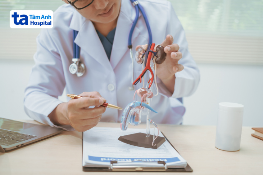 bác sĩ tư vấn hướng điều trị