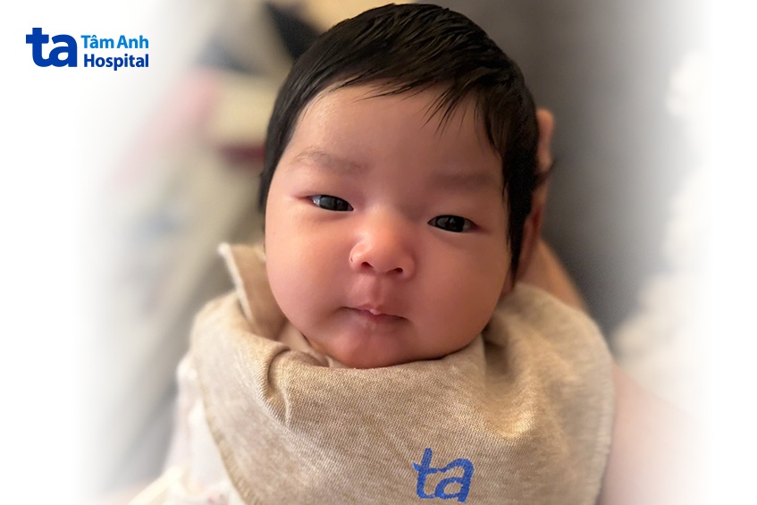 Bé Pate chào đời tại Thụy Điển tháng 11/2025