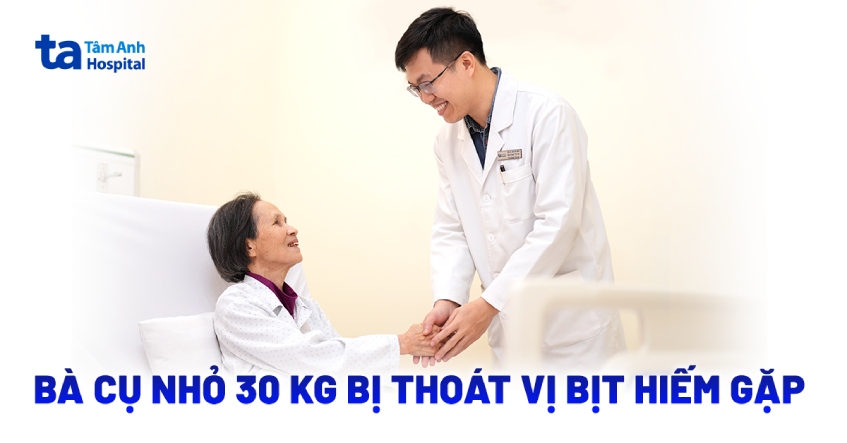 Bà cụ nhỏ 30 kg bị thoát vị bịt hiếm gặp