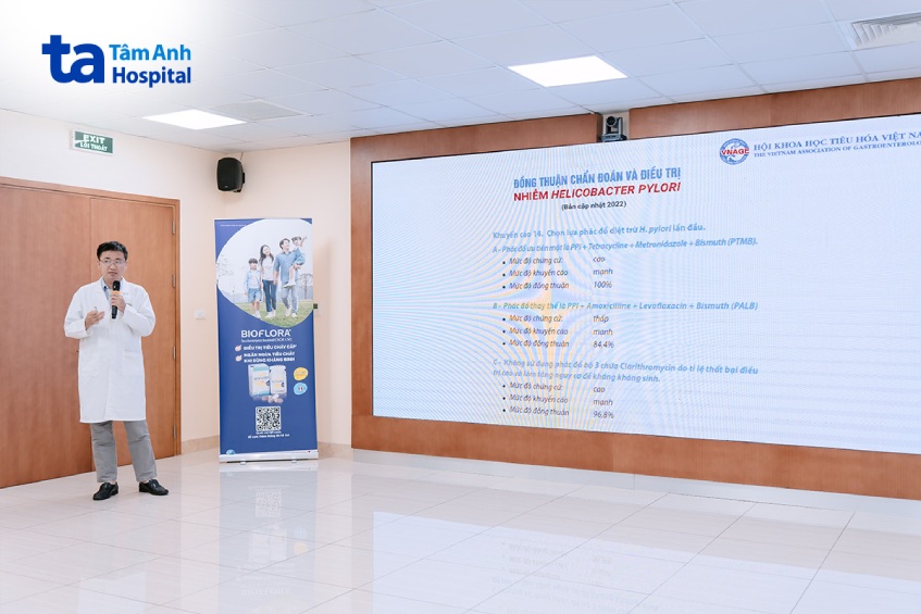 bác sĩ Đoàn Hoàng Long thiết trình