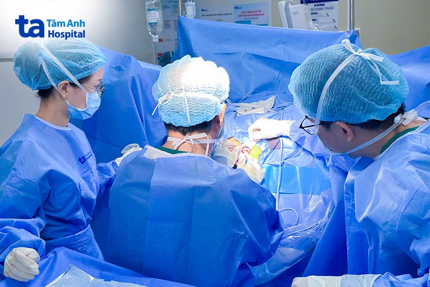 BS Khánh chữa trĩ bằng laser