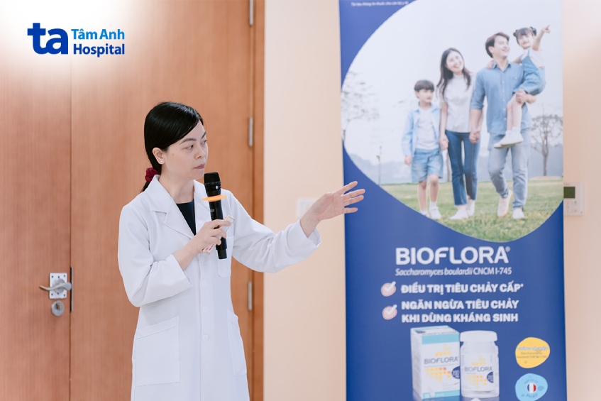 bác sĩ Quỳnh Ngân thiết trình