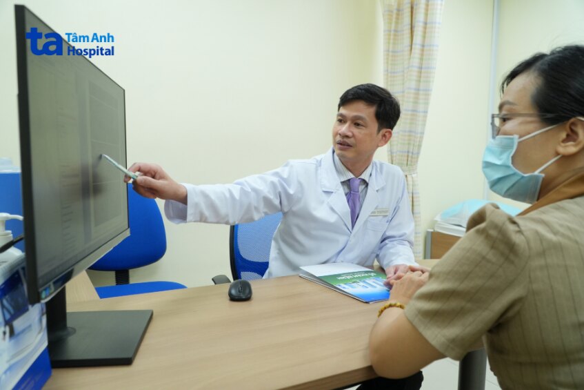 cần đi khám ngay khi có dấu hiệu nứt đầu ti