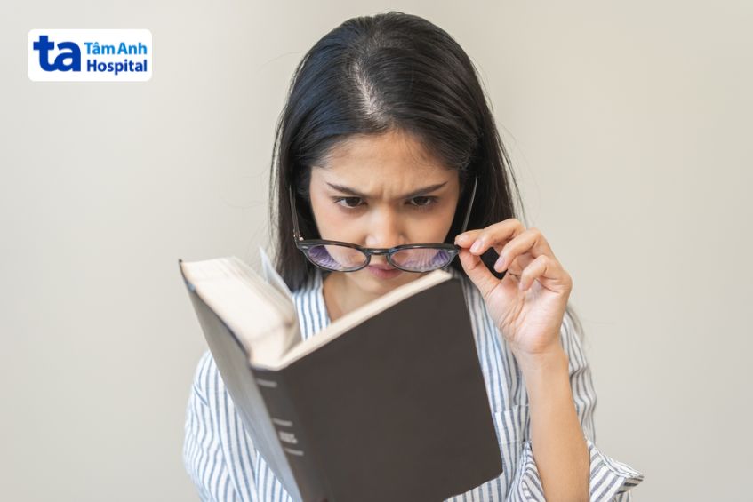 cô gái khó đọc sách