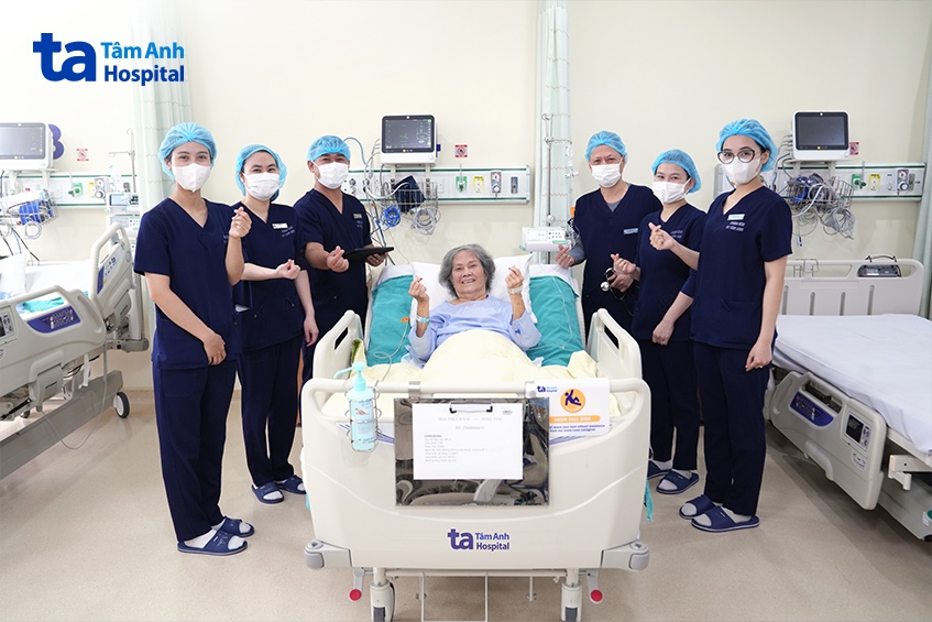 cụ châm hồi phục sức khỏe sau biến chứng viêm phổi gây suy đa tạng, sốc nhiễm khuẩn