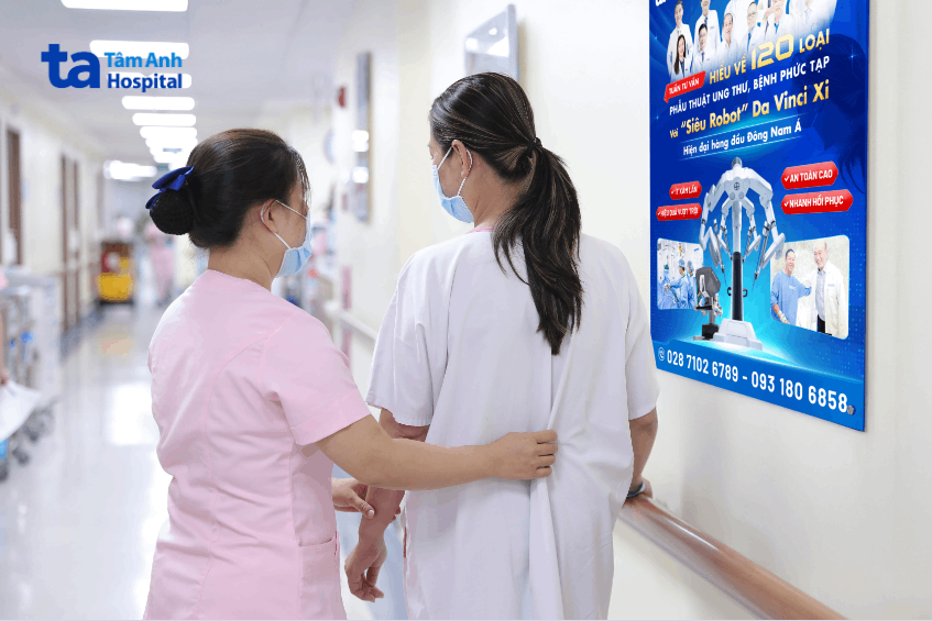 Người bệnh tự đi lại sớm sau 6 tiếng sau phẫu thuật bảo tồn tử cung bằng robot, tại Trung tâm Sản Phụ khoa, BVĐK Tâm Anh TP.HCM