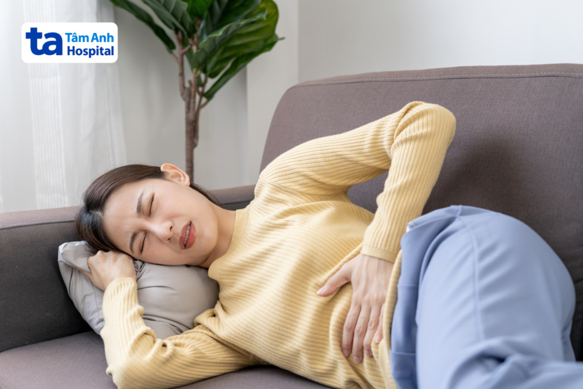 đau bụng dữ dội sau tiêm kích trứng
