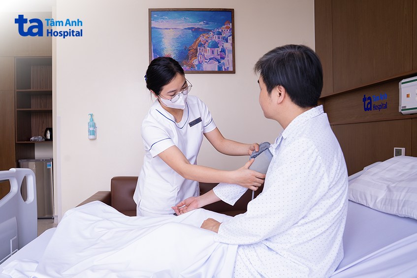 điều dưỡng kiểm tra sức khỏe người bệnh