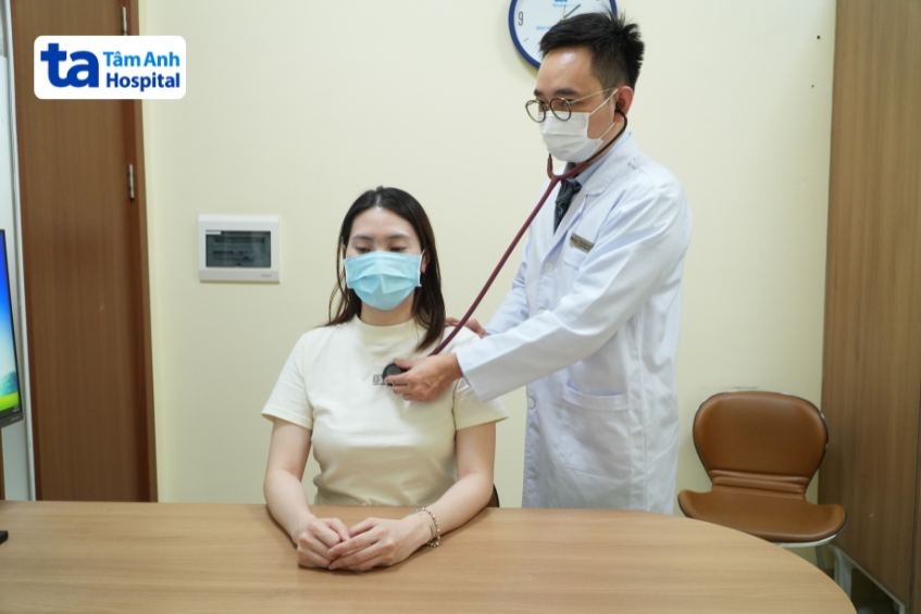 khám lâm sàng là bước đầu giúp đánh giá sơ bộ tình trạng sức khỏe của một người