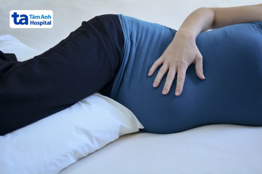 nằm nghiêng bên trái là tư thế tốt nhất