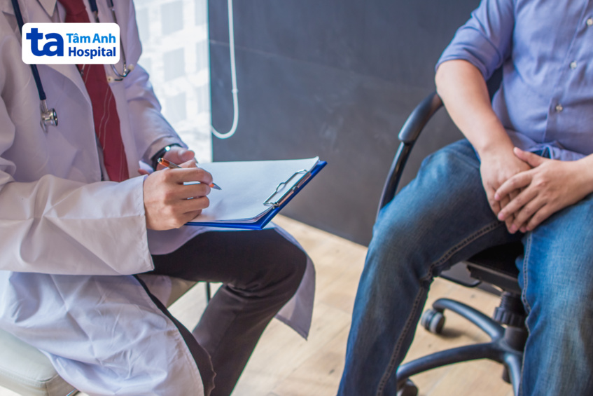 người bệnh thăm khám sau phẫu thuật