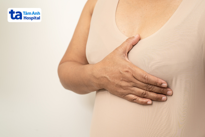 nhũ hoa chẻ đôi gây đau nhức