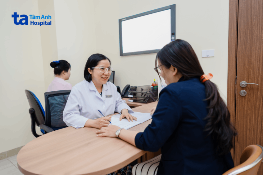 ThS.BS.CKII Hà Huỳnh Kim Yến tư vấn và lên kế hoạch chăm sóc sức khỏe toàn diện cho chị em phụ nữ