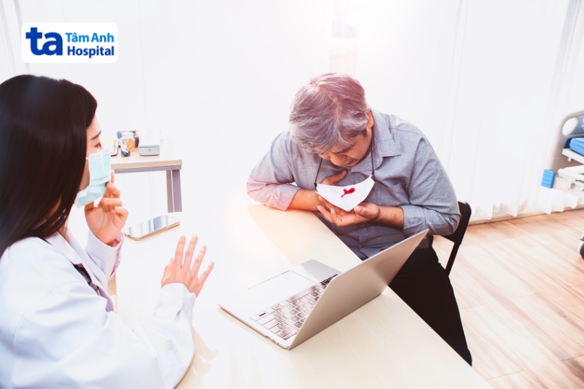 phù kèm nôn ra máu