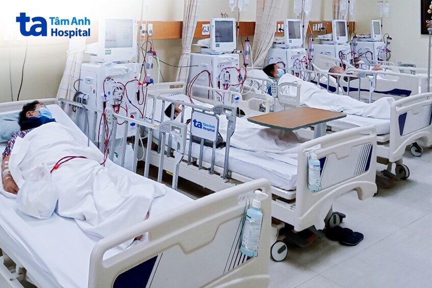 rất nhiều bệnh nhân chạy thận