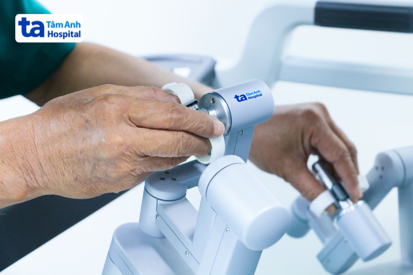 robot da vinci xi hỗ trợ tối ưu các thao tác