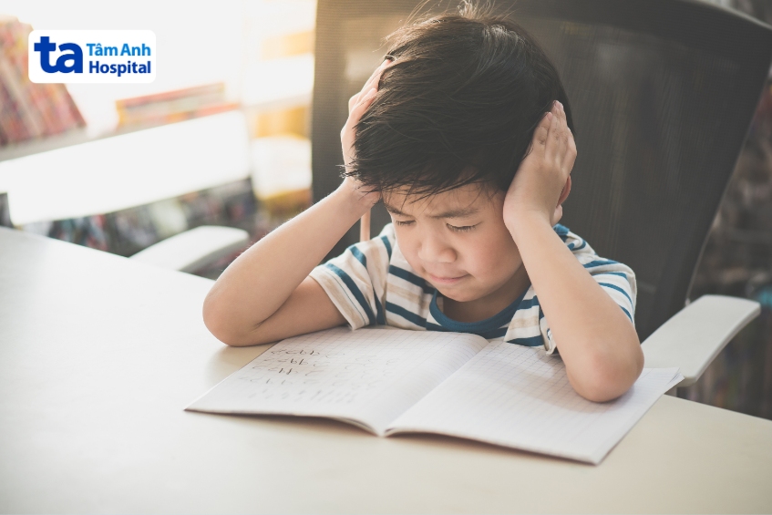 suy dinh dưỡng còn tác động đến tâm lý và khả năng học tập của trẻ