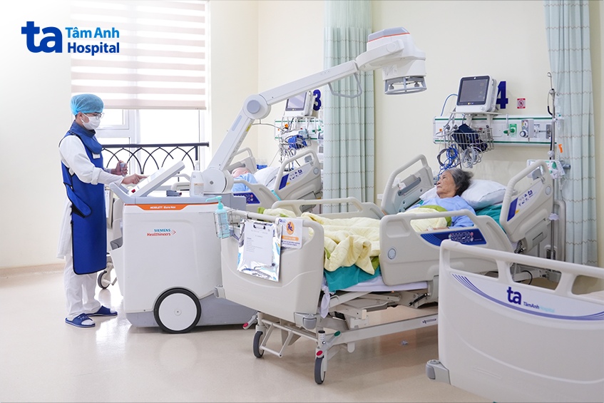 toàn bộ quá trình theo dõi, chăm sóc thực hiện tại giường, đảm bảo an toàn cho người bệnh