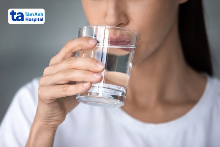 uống nước mỗi ngày