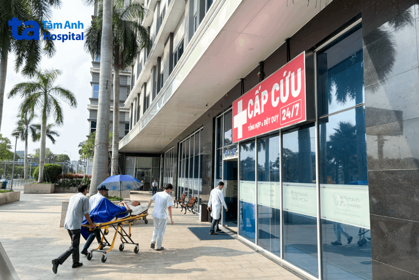 Đội ngũ bác sĩ trực cấp cứu 24/7, trang bị đầy đủ thiết bị chuyên sâu, mang lại cơ hội sống cao nhất cho người bệnh.
