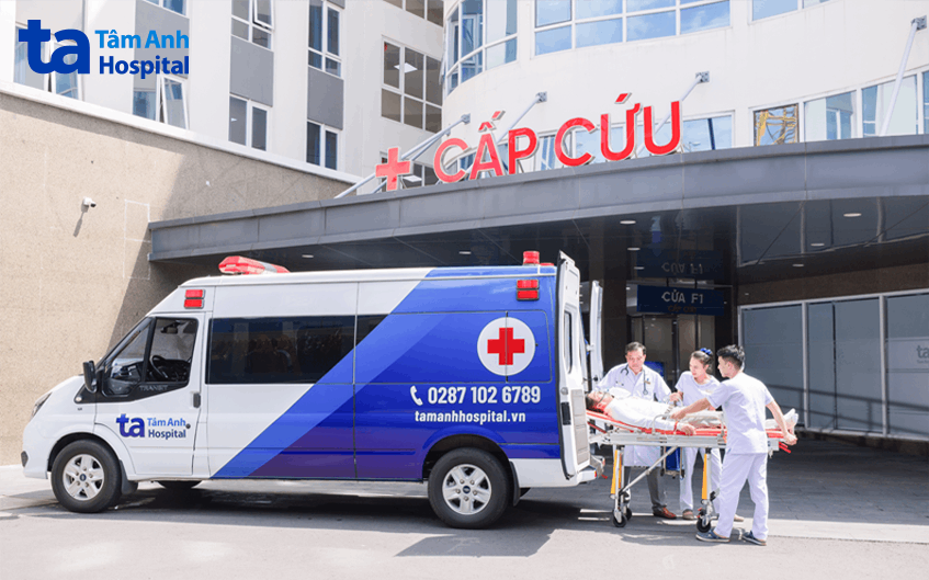 Xe cấp cứu hiện đại cùng ê-kíp chuyên nghiệp của Bệnh viện Đa khoa Tâm Anh sẵn sàng đáp ứng các tình huống khẩn cấp