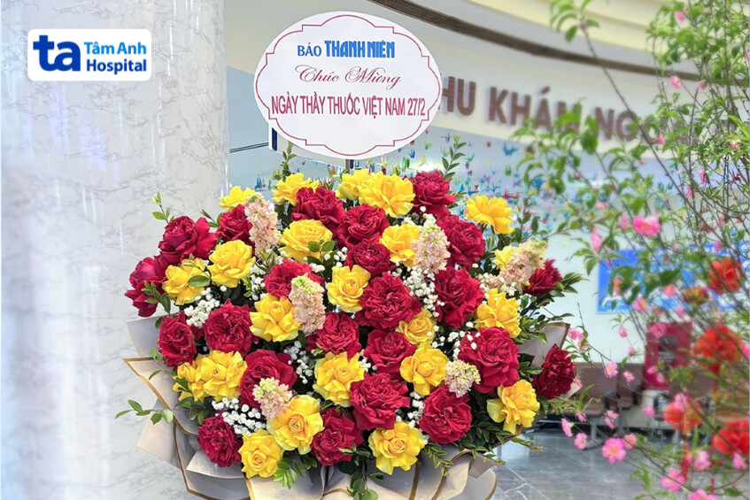 báo thanh niên gửi hoa chúc mừng