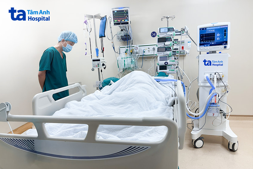 Bác sĩ Tâm Anh theo dõi hồi sức bệnh nhân suy hô hấp nặng do biến chứng cúm A