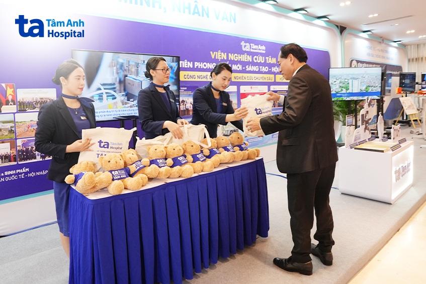 khách mời đến tìm hiểu về các mô hình vận hành