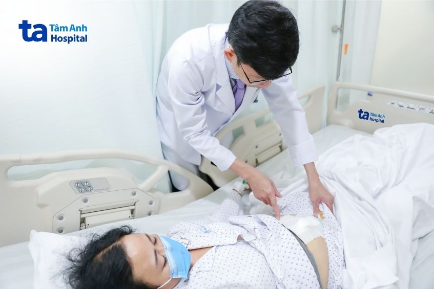 khám cho người bệnh trước khi xuất viện