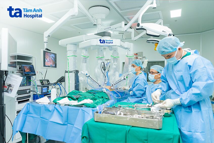robot Da Vinci Xi tại Bệnh viện Tâm Anh hỗ trợ phẫu thuật chính xác, ít xâm lấn, giúp người bệnh phục hồi nhanh.