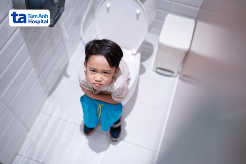 trẻ đi ngoài nhiều lần