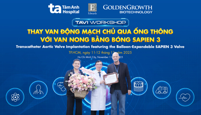 TTND.GS.TS.BS Võ Thành Nhân (giữa) tại buổi trao chứng nhận “Trung tâm độc lập thực hiện kỹ thuật TAVI