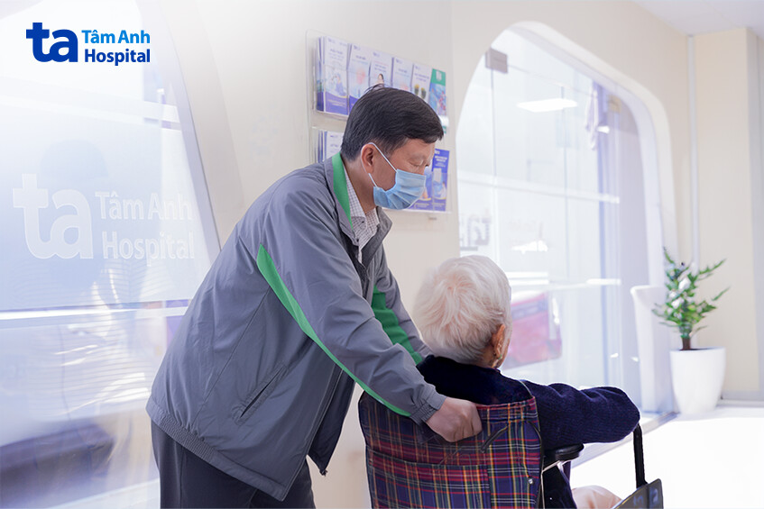 4 năm luôn đồng hành cùng mẹ