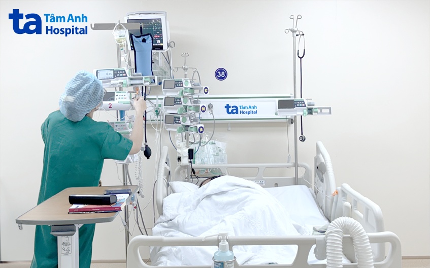 Chăm sóc bệnh nhân người Ý ngưng tim tại khoa ICU